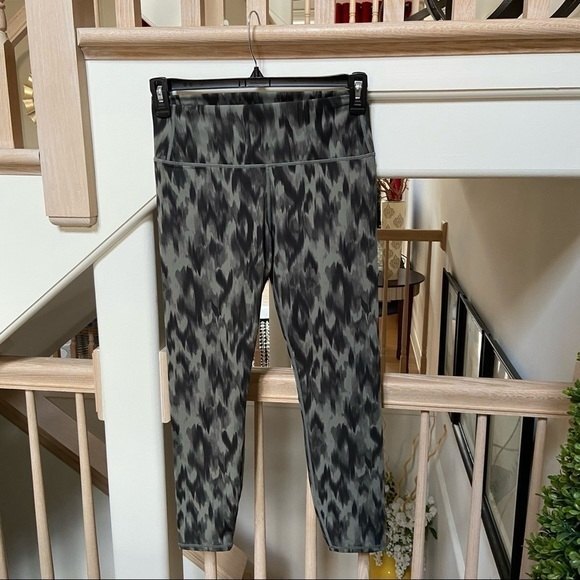 Varley Luna High Rise Leggings in Aztec Animal Print L NWOT - Picture 5 of 9
